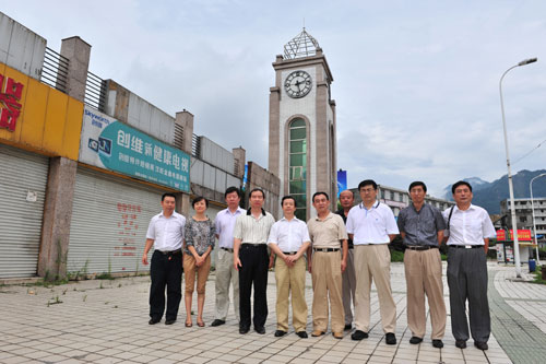 光明日报考察团近日赴四川进行灾区重建考察