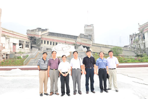 光明日报考察团近日赴四川进行灾区重建考察