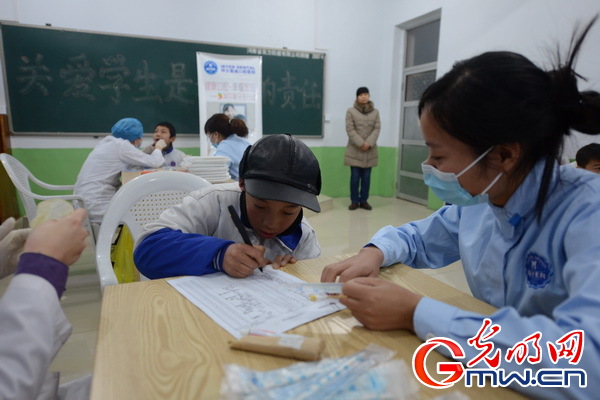 拜尔口腔医疗集团携手光明日报社为西柏坡中小学生义诊