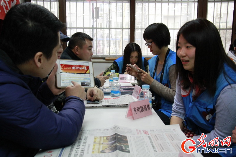 “光明健康公益行”学雷锋志愿服务团队走进北京东四街道社区