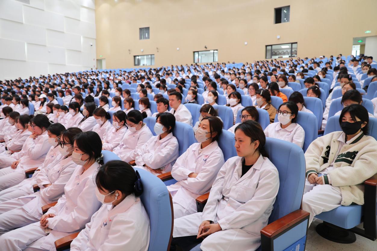 科学家精神百场讲坛走进青海卫生职业技术学院