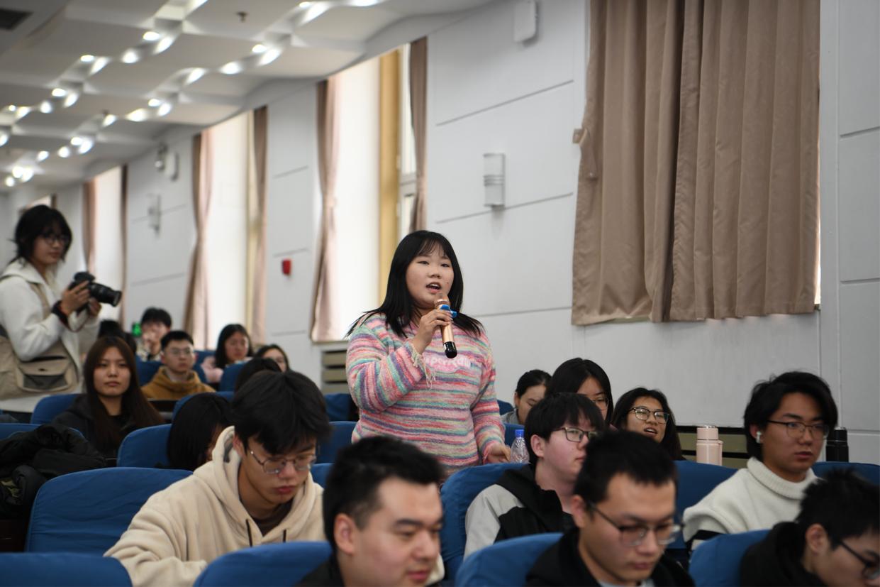 科学家精神百场讲坛走进东北大学秦皇岛分校